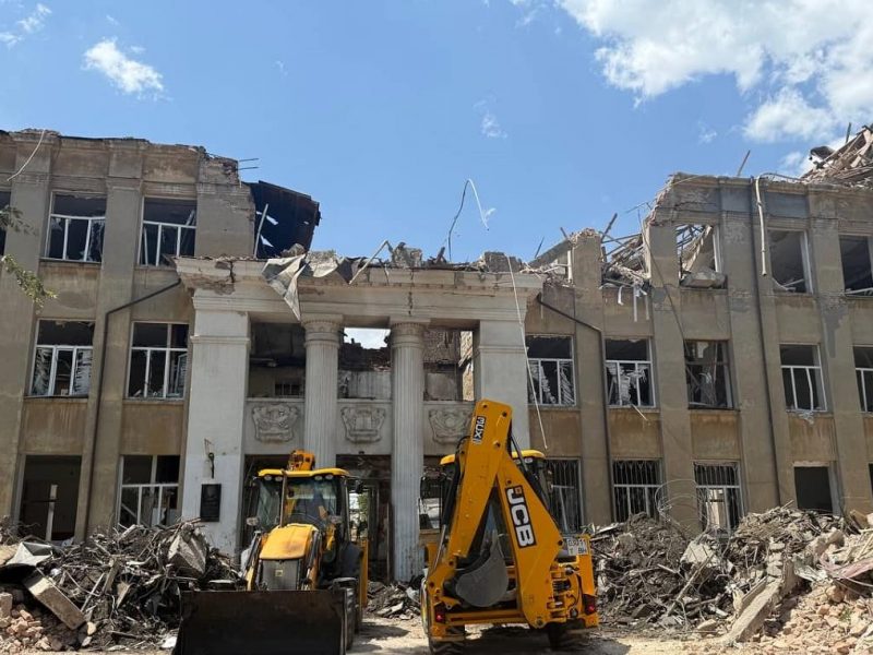 Лицей в Белгороде-Днестровском после ракетной атаки