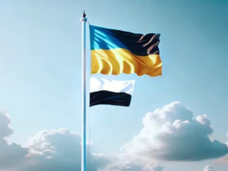 В Одесі на залізничному вокзалі підняли незвичний чорно-білий прапор