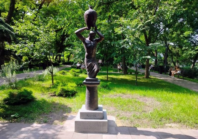 Одесский Греческий парк, скульптура "Время"