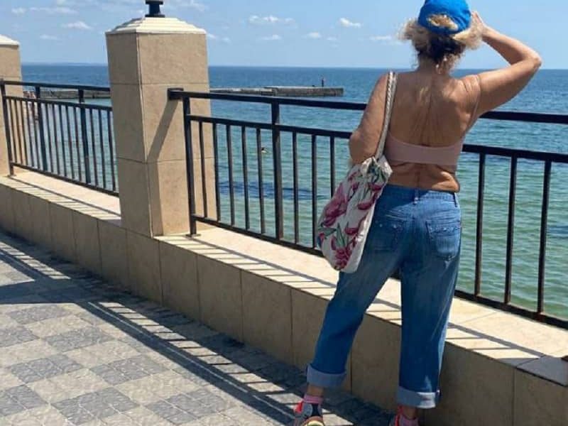 Первый день лета в Одессе, одесситка на набережной