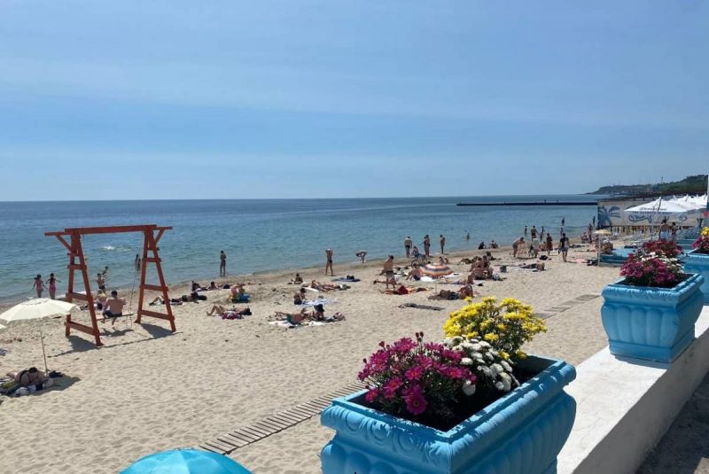 Как одесситы встретили первый летний день у моря