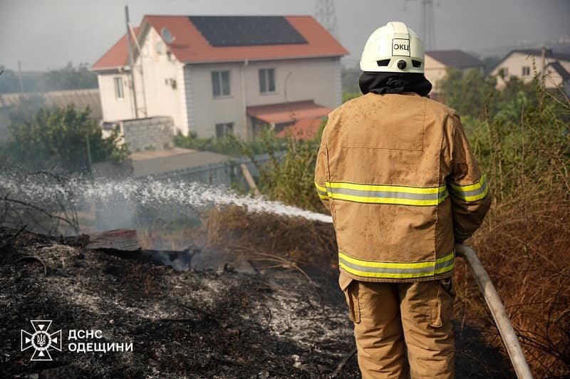 В Одесі гасили масштабну пожежу в Пересипському районі