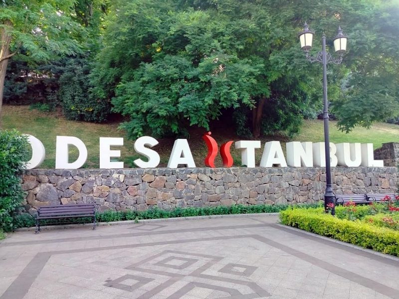 Одесский Стамбульский парк, стела