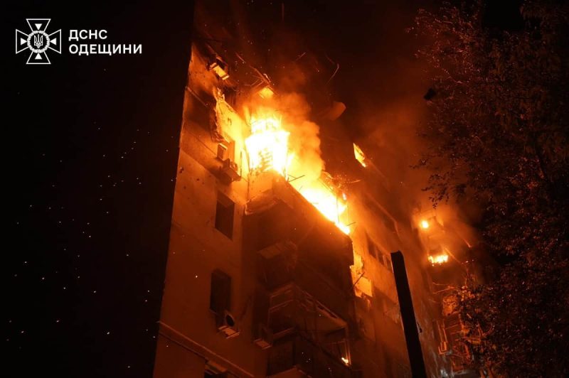 Ночная атака на Одессу: горел жилой дом