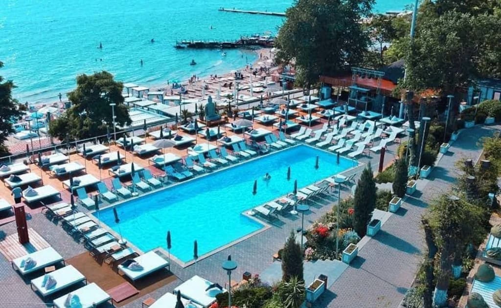 пляжный комплекс Buddha Beach