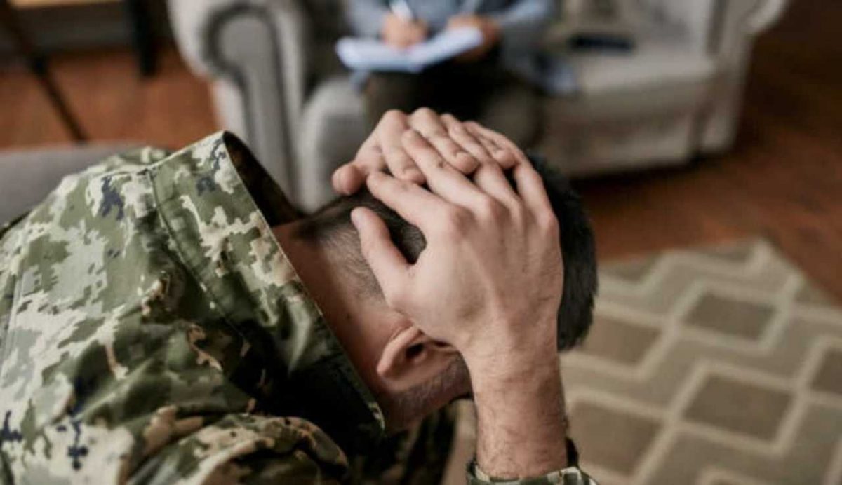 Допомога. Військовий