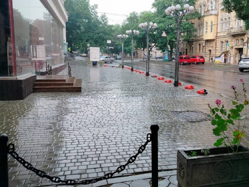 Липень по-одеськи: місто накрила довгоочікувана літня злива (фоторепортаж)