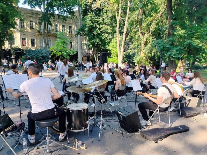 В одесском Горсаду звучала музыка, что лечит сердца (фото)