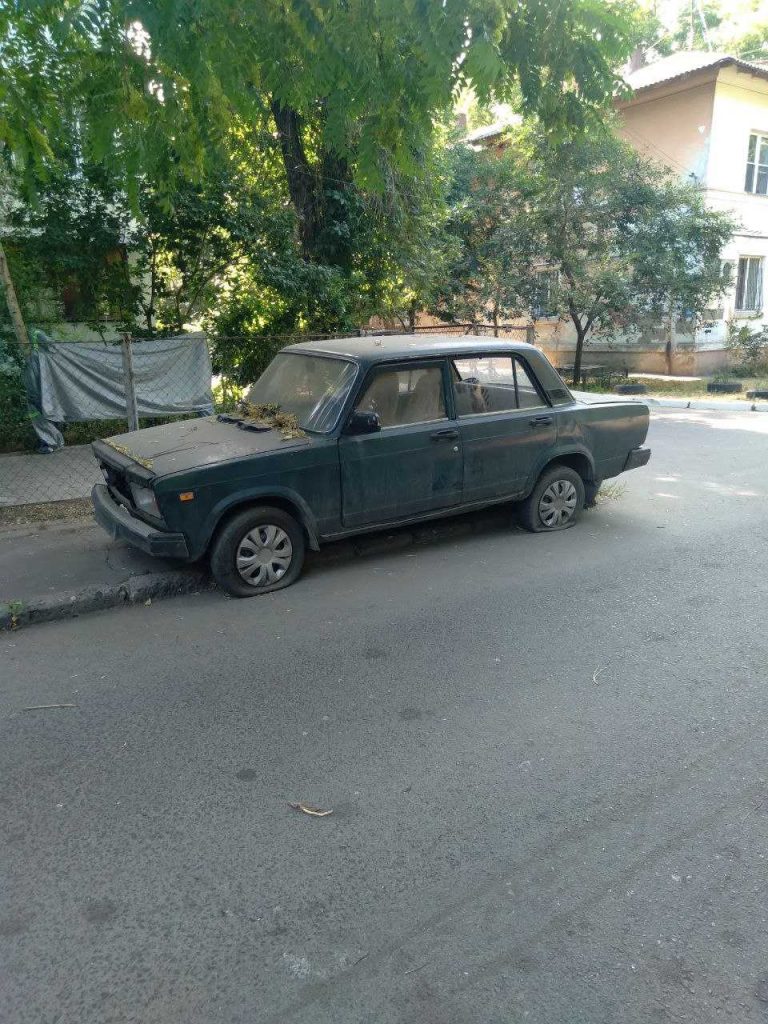 ніхто нікуди не їде