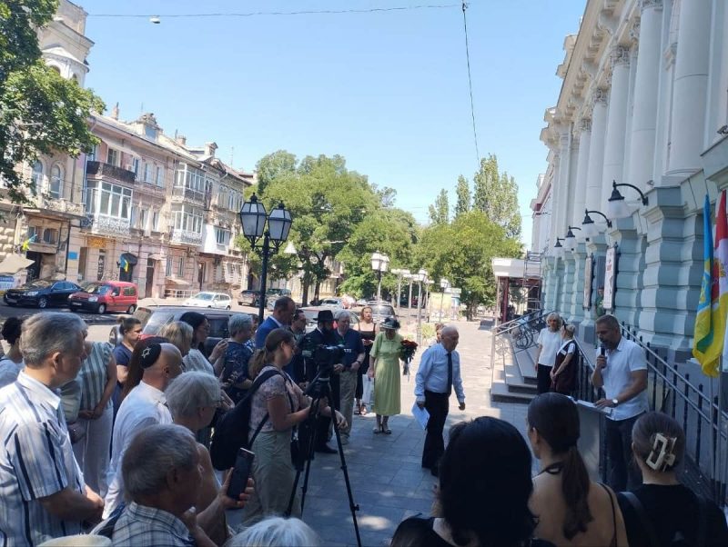 В Одессе открыли мемориальную доску Генриху Осташевскому – народному артисту и Праведнику народов мира