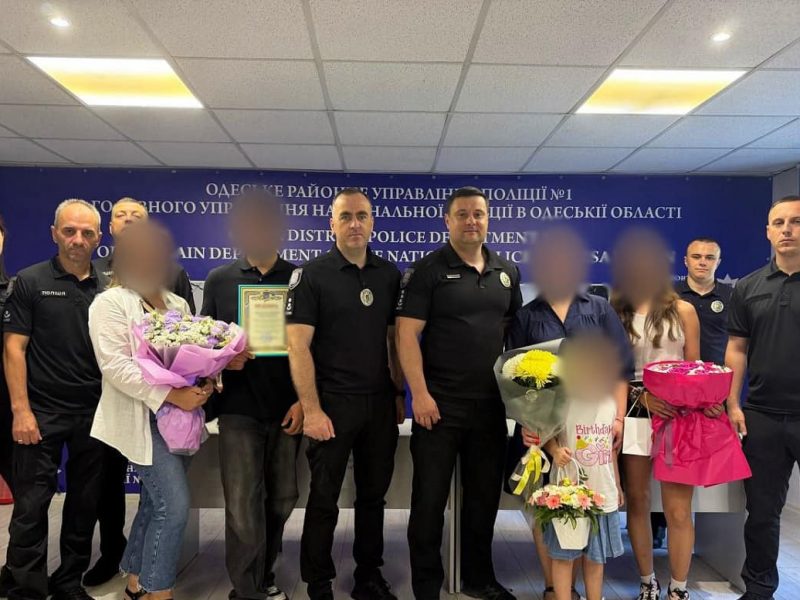 В Одесской области полицейские наградили смелых подростков