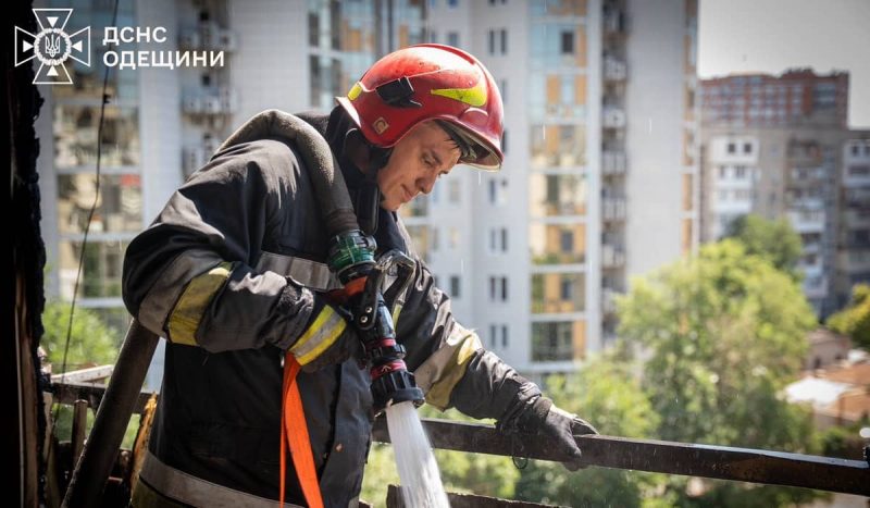 Очередной пожар в Одессе: загорелись балконы многоэтажки на Добровольцев