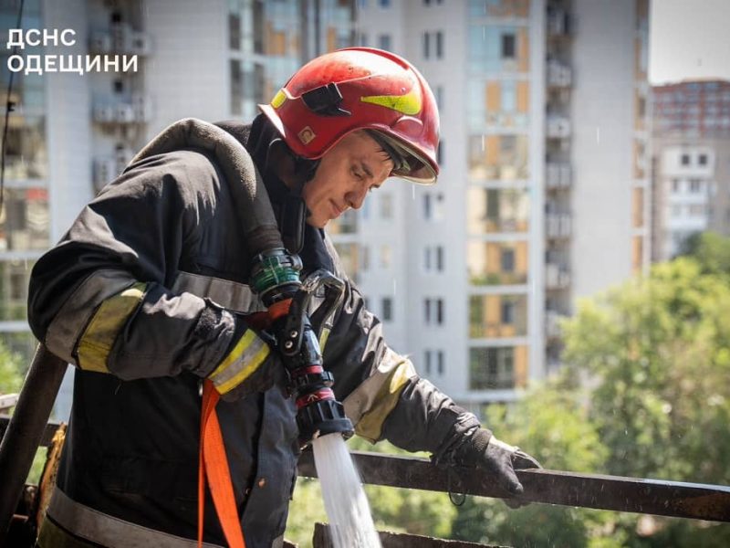 Очередной пожар в Одессе: загорелись балконы многоэтажки на Добровольцев