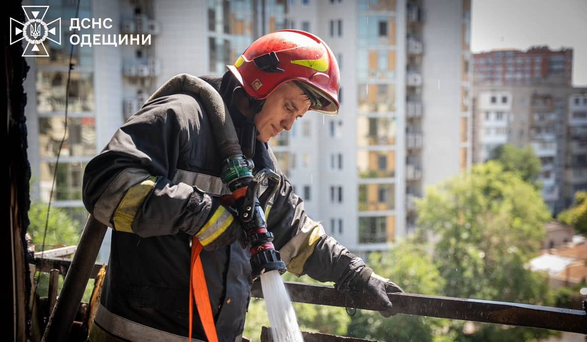 Очередной пожар в Одессе: загорелись балконы многоэтажки на Добровольцев