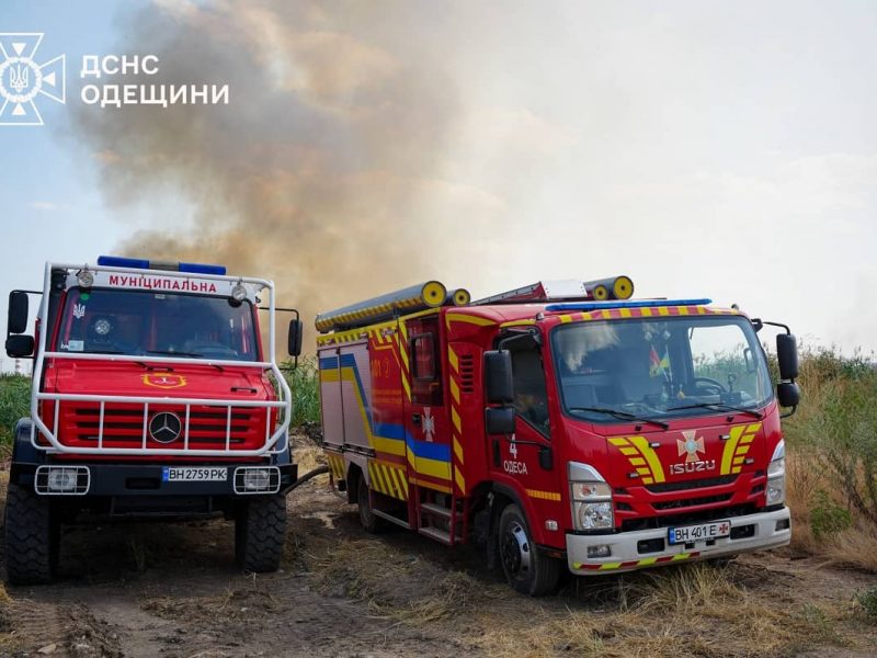 В Одессе тушили масштабный пожар на Пересыпи