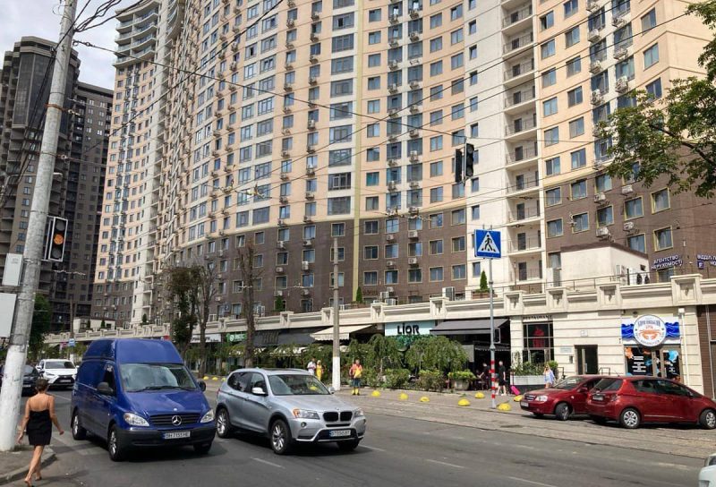В Одессе появился новый светофор в районе Аркадии