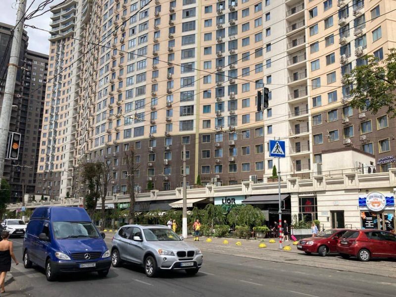 В Одессе появился новый светофор в районе Аркадии
