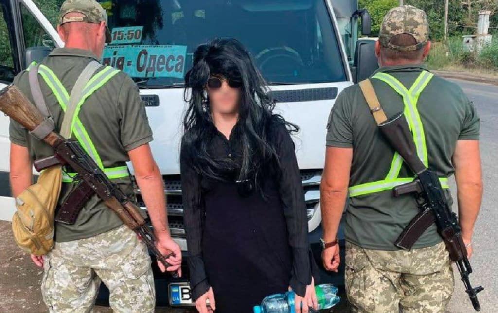 На Одесчине мужчина переоделся в женщину, чтобы сбежать за границу