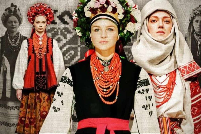 Дівчини у вишиванках