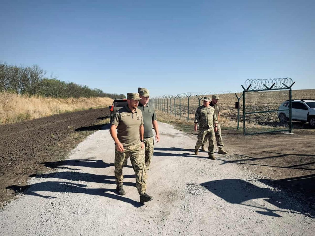 На границе с Приднестровьем в Одесской области строят колючие заграждения и рокадную дорогу