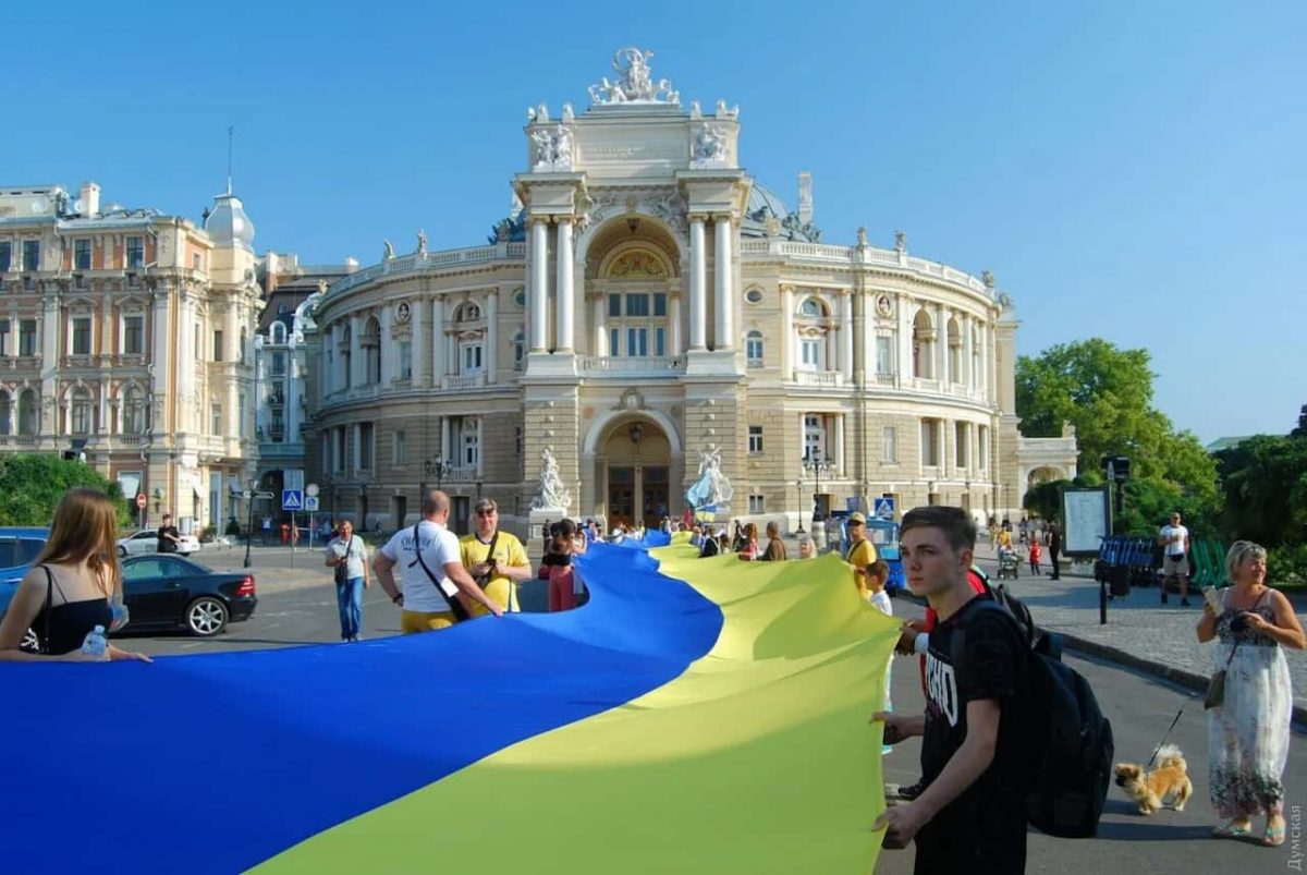 Прапор України біля Оперного в Одесі