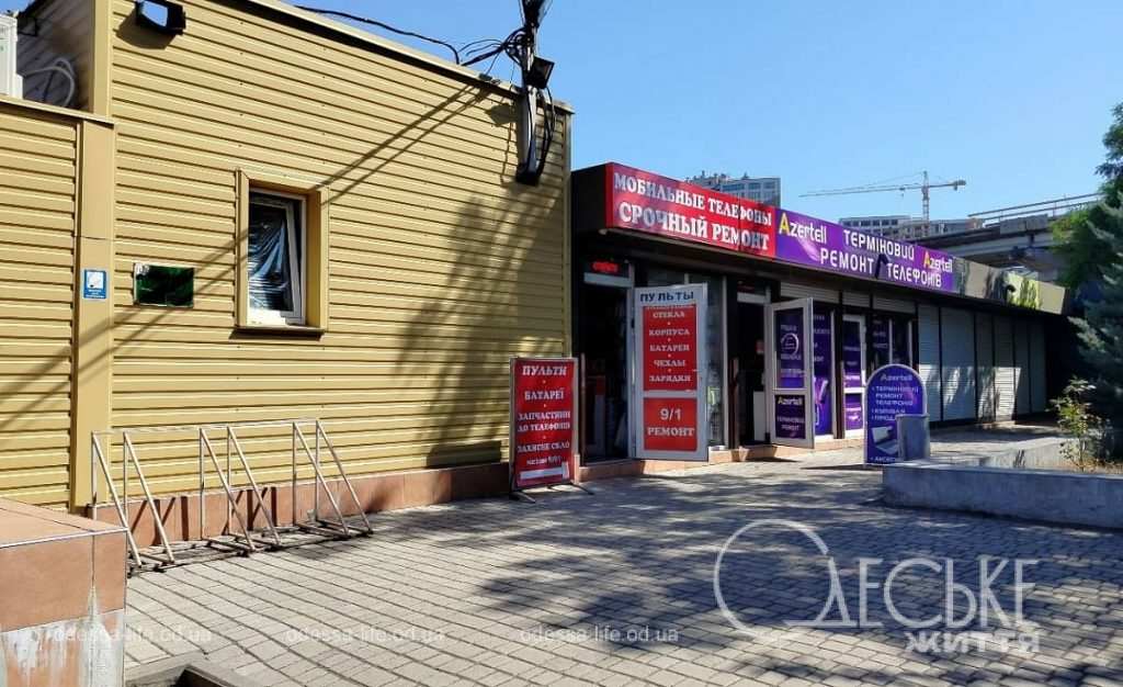 Раны Одессы: пострадавший от атаки дронов радиорынок на Пересыпи снова ожил (фоторепортаж)