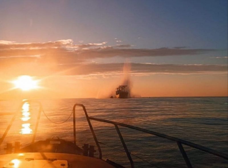 Судно в Черном море подорвалось