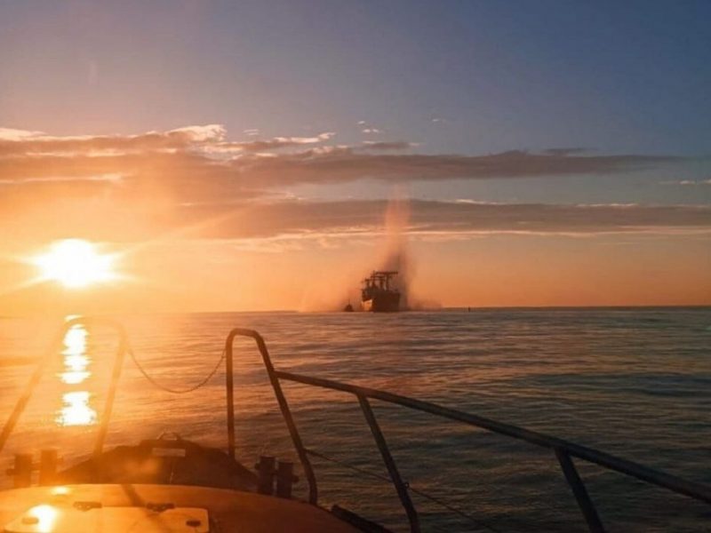 Судно в Черном море подорвалось