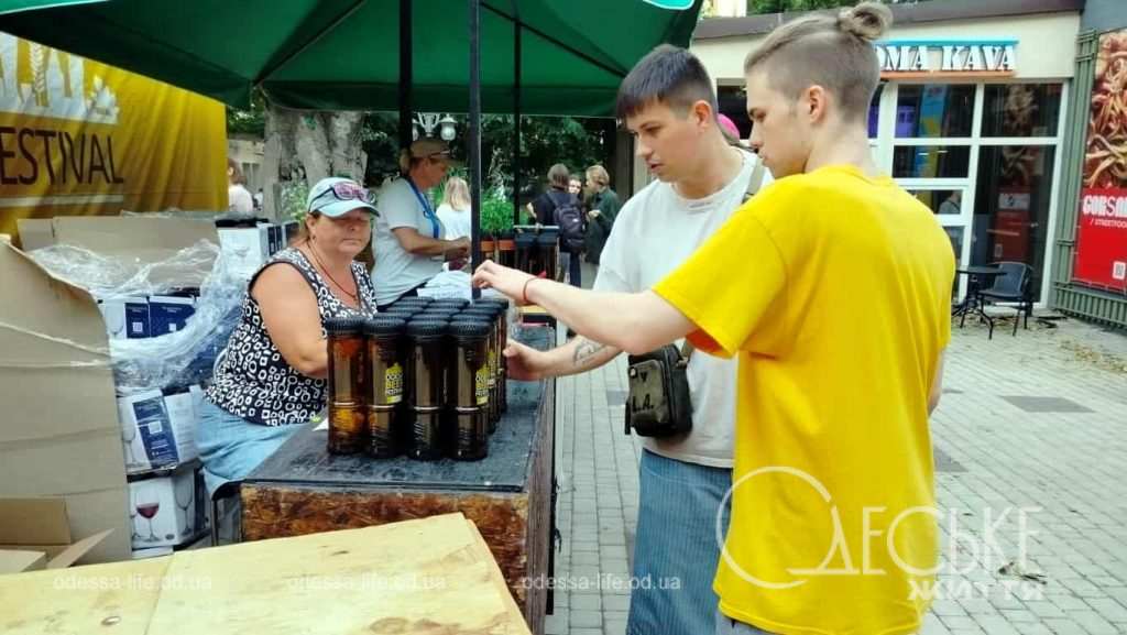 Фестиваль пива та вуличної їжі у Літньому театрі Міського саду: смак, музика та благодійність