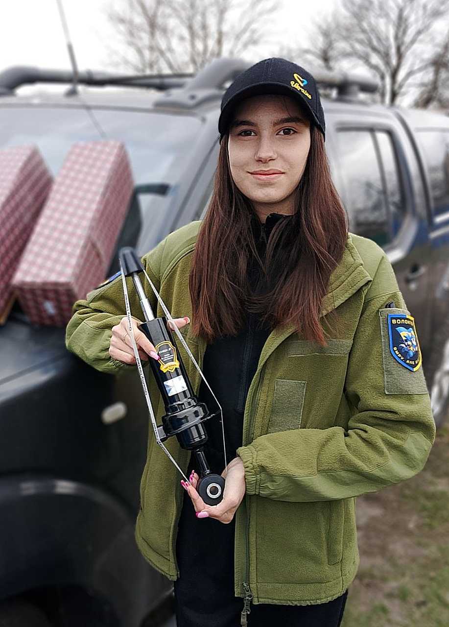 Юна волонтерка Діана Семенюк