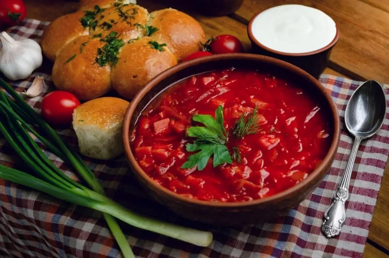 Борщ с пампушками