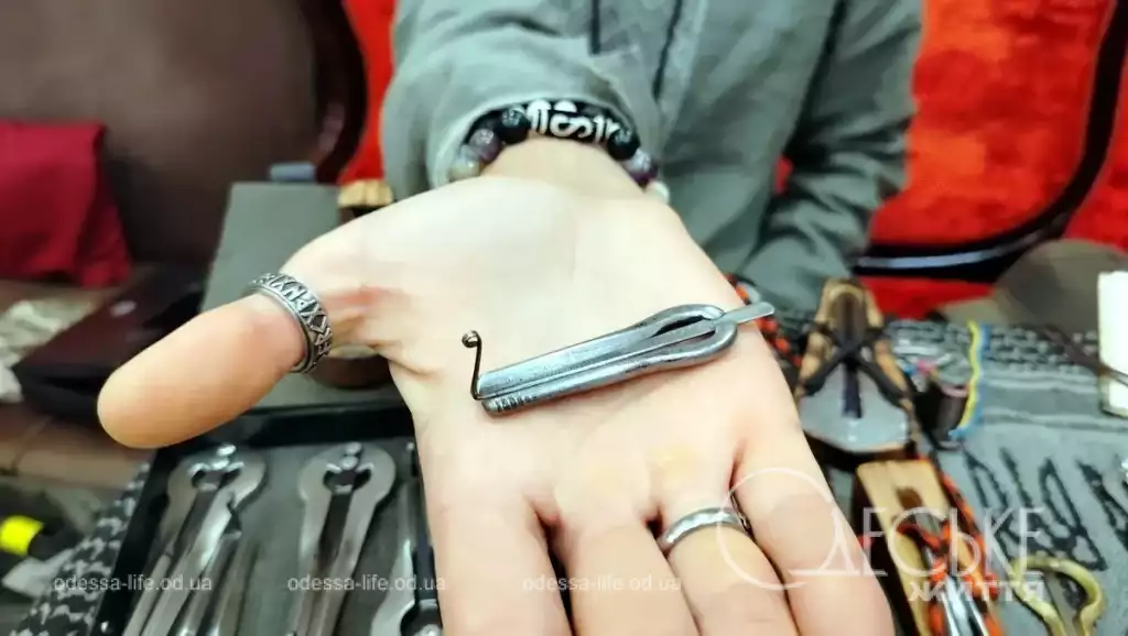 Инструмент на ладони