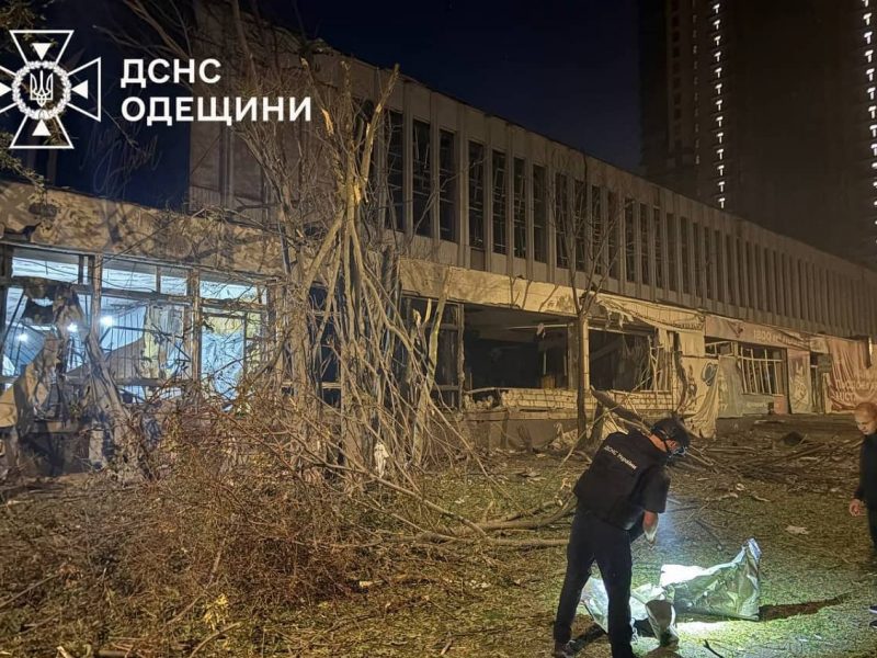 Одесский Дворец спорта после ночного обстрела