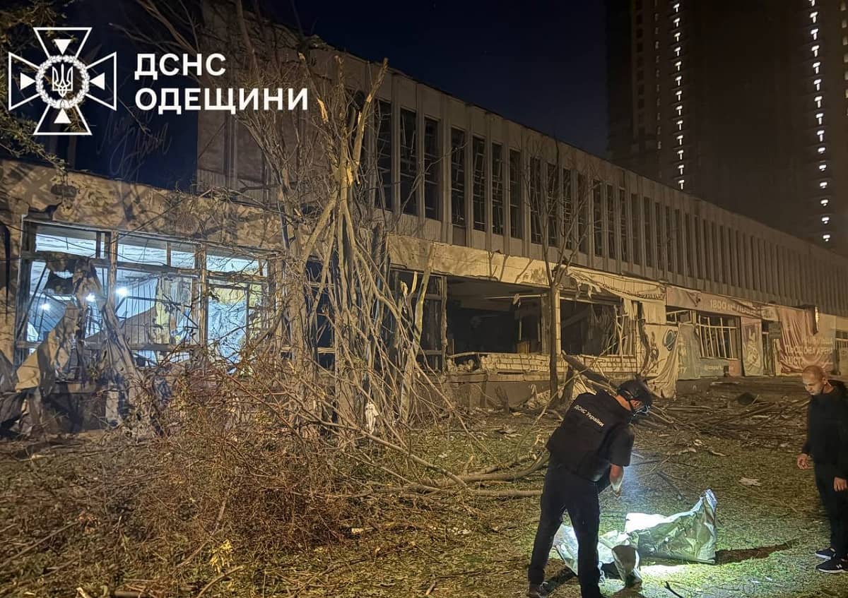 Одесский Дворец спорта после ночного обстрела