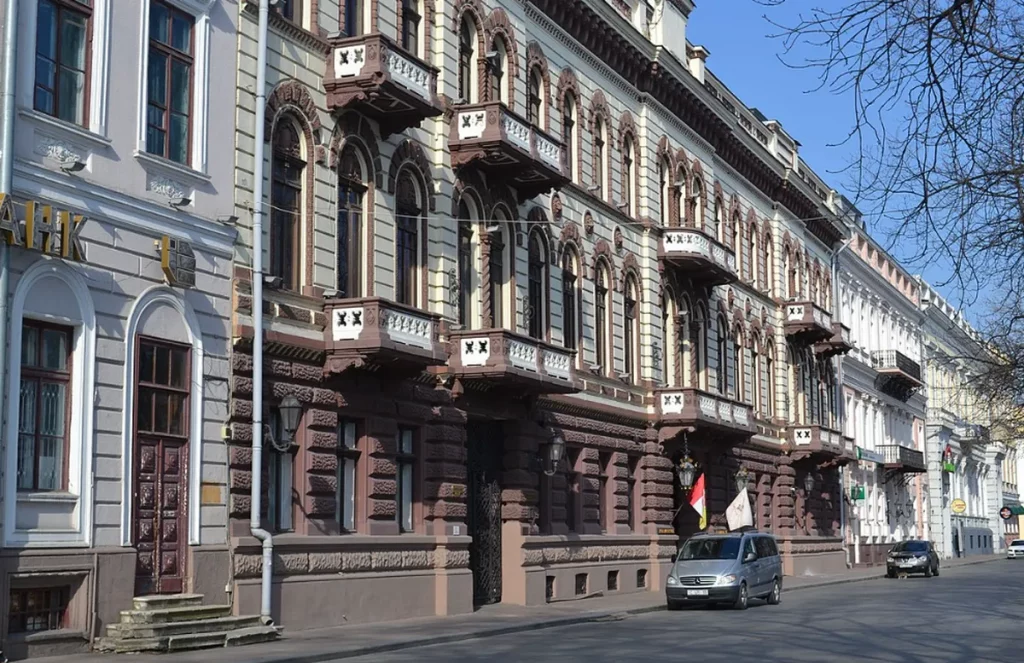 Гостиницу «Лондонская» на Приморском бульваре продают за долги