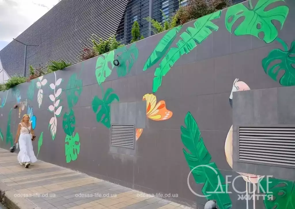 У ТЦ Остров в Одессе после ремонта