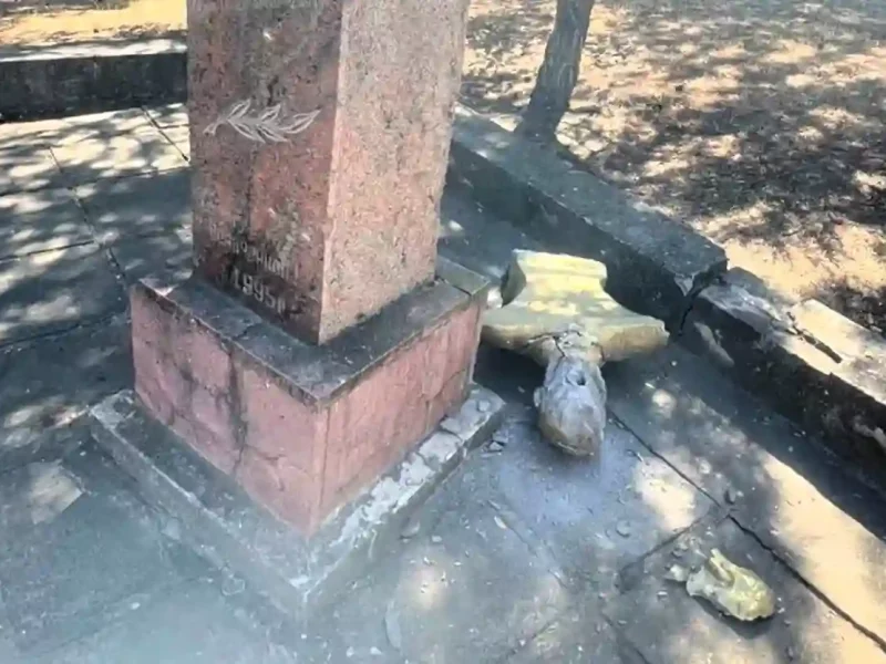 В Одессе снесли памятник Посмитному