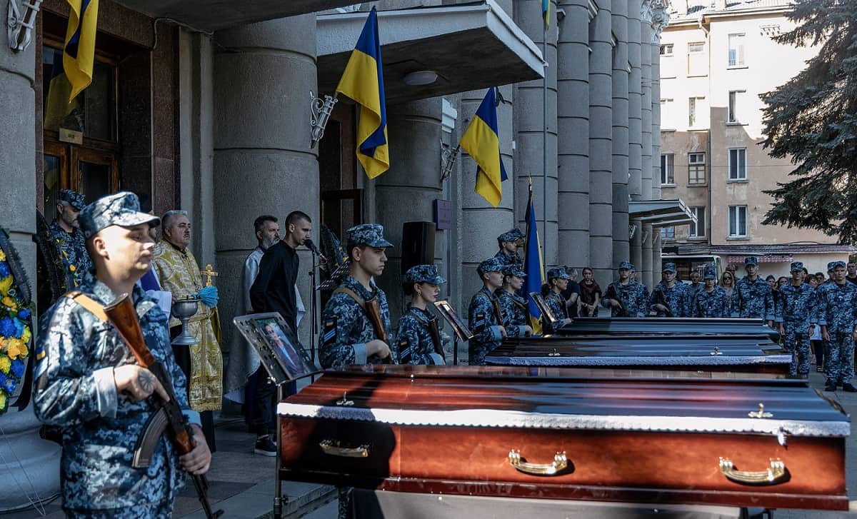 В Одессе простились с тремя курсантами ВМС, погибшими от удара российского дрона