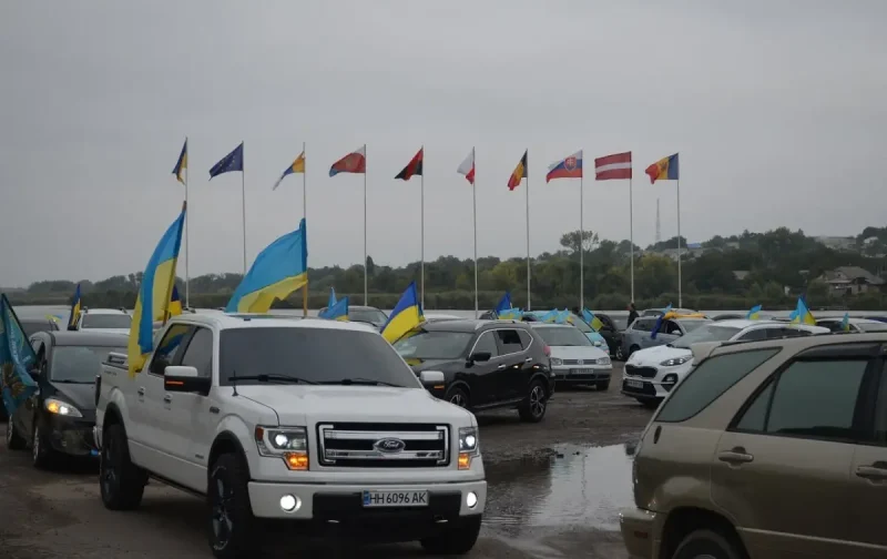 Балта майоріла прапорами: місто об’єднав патріотичний автопробіг