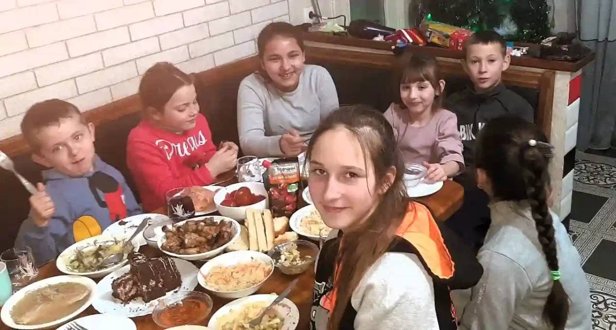 Патронатна родина за столом