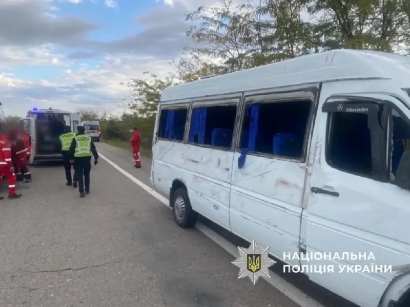 На трассе Киев – Одесса перевернулся микроавтобус