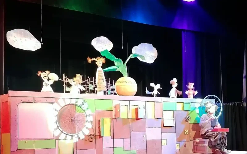 Казка Ріпка у Ляльковому театрі