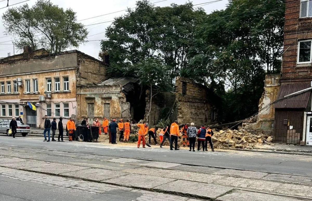 обвалилася стіна