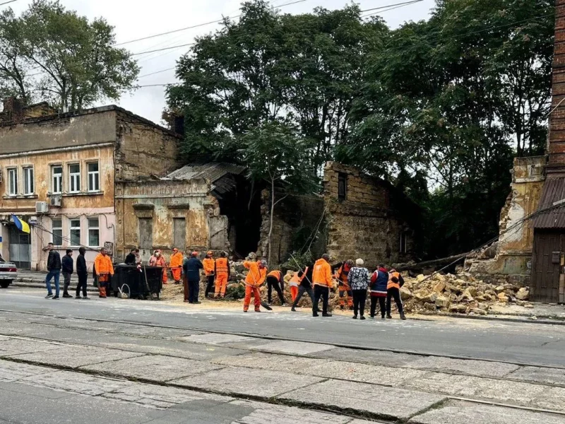 обвалилася стіна