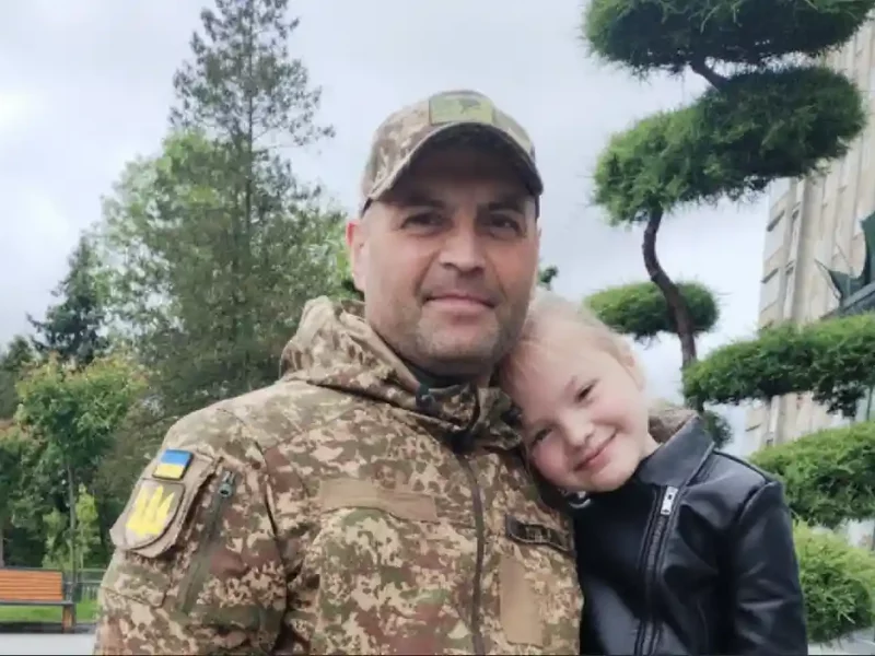 Військовий Володимир Печериця з донькою