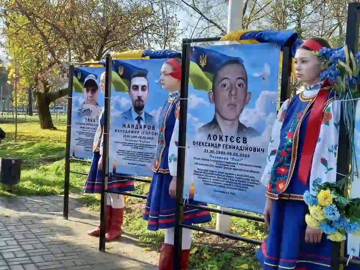 Портрети загиблих воїнів у Рені