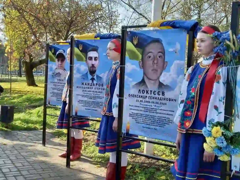 Портрети загиблих воїнів у Рені