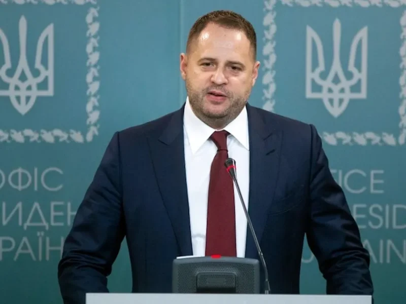 Зеленский официально уволил главу Офиса президента Андрея Ермака