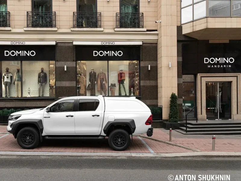 Domino Foundation передал внедорожник Toyota Hilux армии