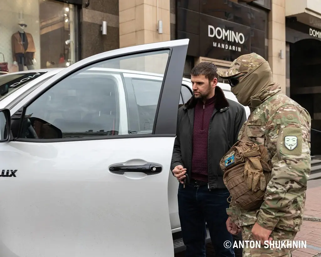 дооборудование внедорожника Toyota Hilux для зоны боевых действий